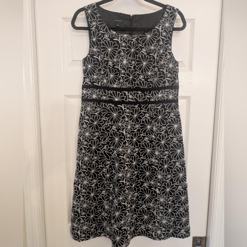 TALBOTS Sleeveless Floral Embroidered Aline Dress